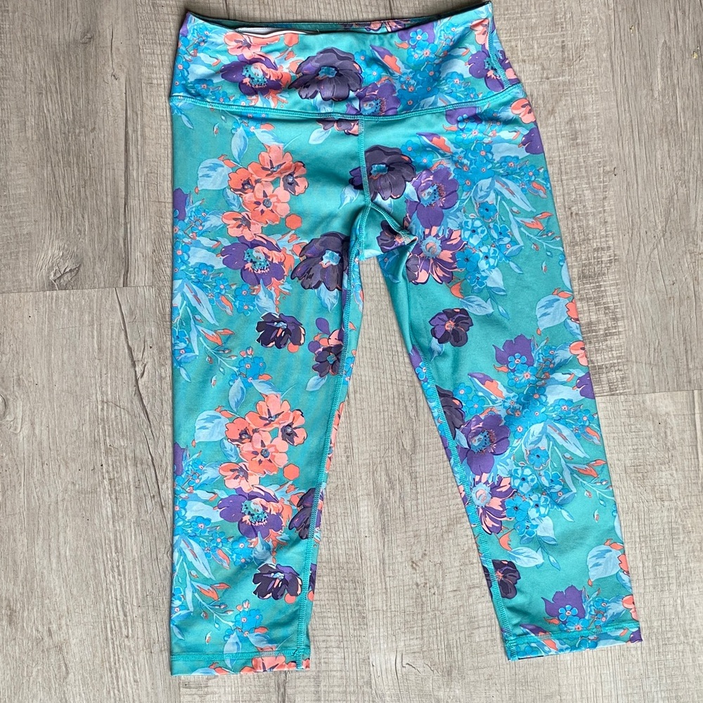 Scorpio sol Capri Floral Print Leggings in Teal and Purple